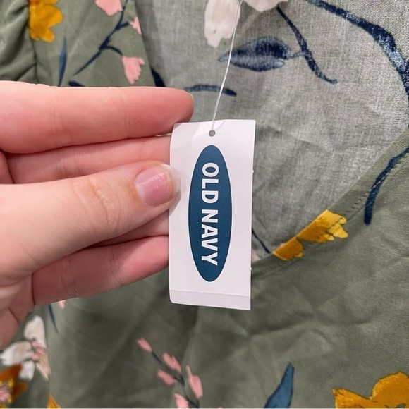 Old Navy Flutter Sleeve V-Neck Floral Top Women’s Small Green - Picture 6 of 8